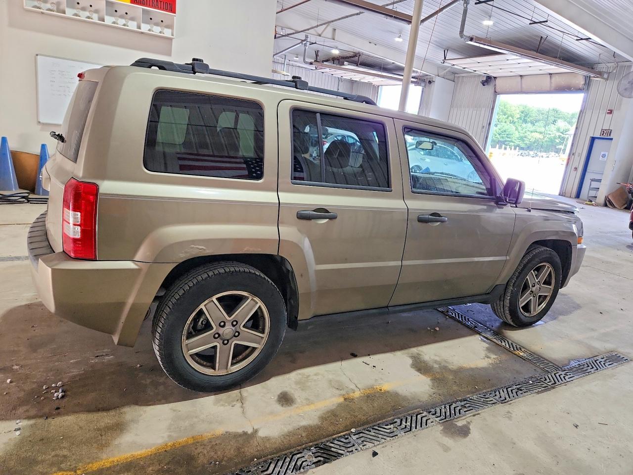 2007 Jeep Patriot Sport Tan vin: 1J8FF28W07D365674