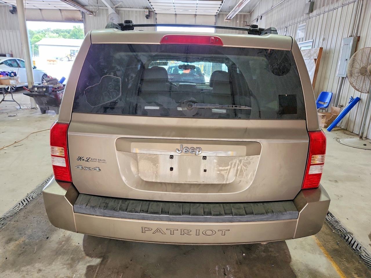 2007 Jeep Patriot Sport Tan vin: 1J8FF28W07D365674