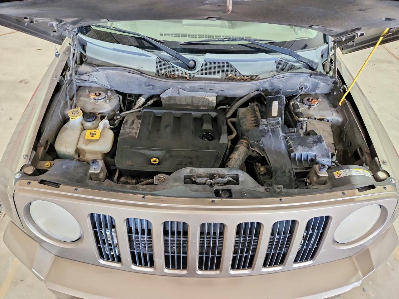 2007 Jeep Patriot Sport Tan vin: 1J8FF28W07D365674