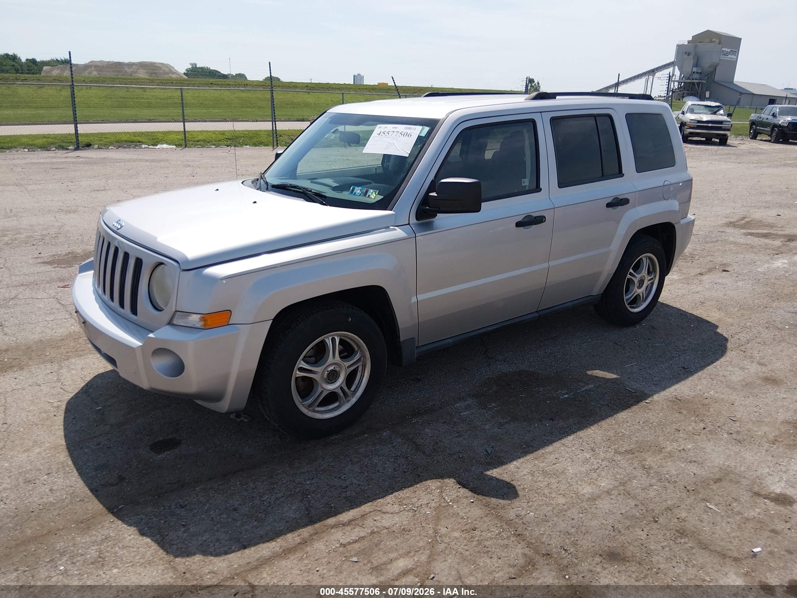 2008 Jeep Patriot Sport Silver vin: 1J8FF28W08D514182