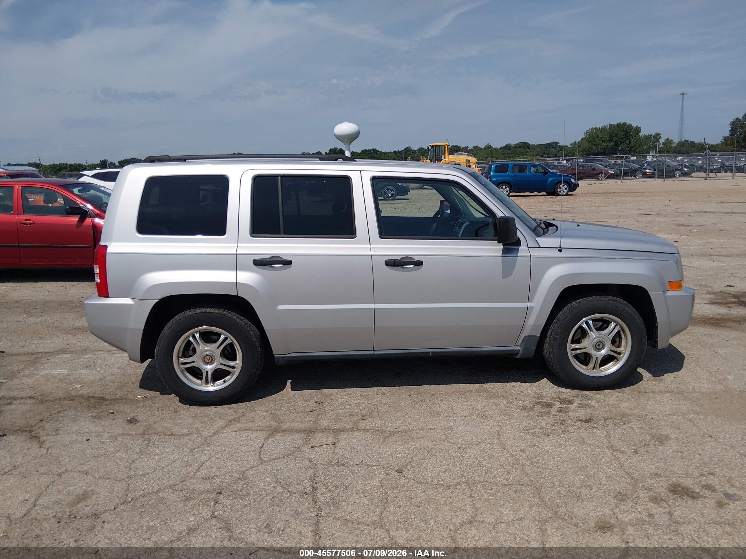 2008 Jeep Patriot Sport Silver vin: 1J8FF28W08D514182