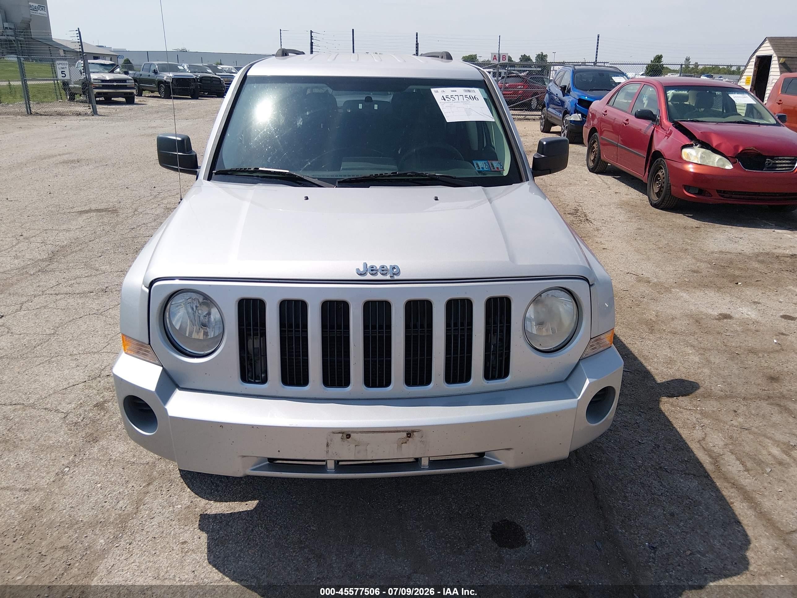 2008 Jeep Patriot Sport Silver vin: 1J8FF28W08D514182