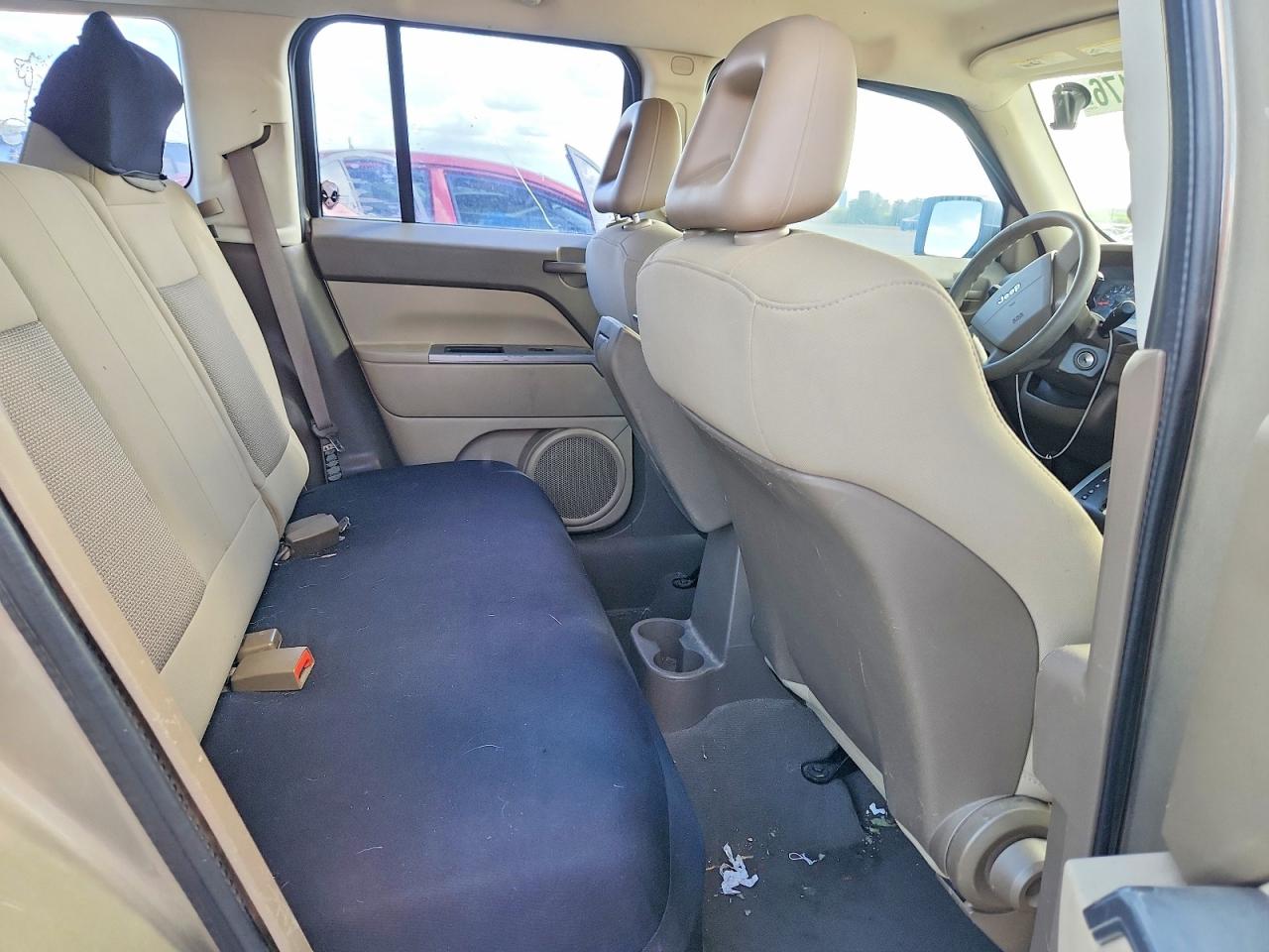2007 Jeep Patriot Sport Gold vin: 1J8FF28W37D392562