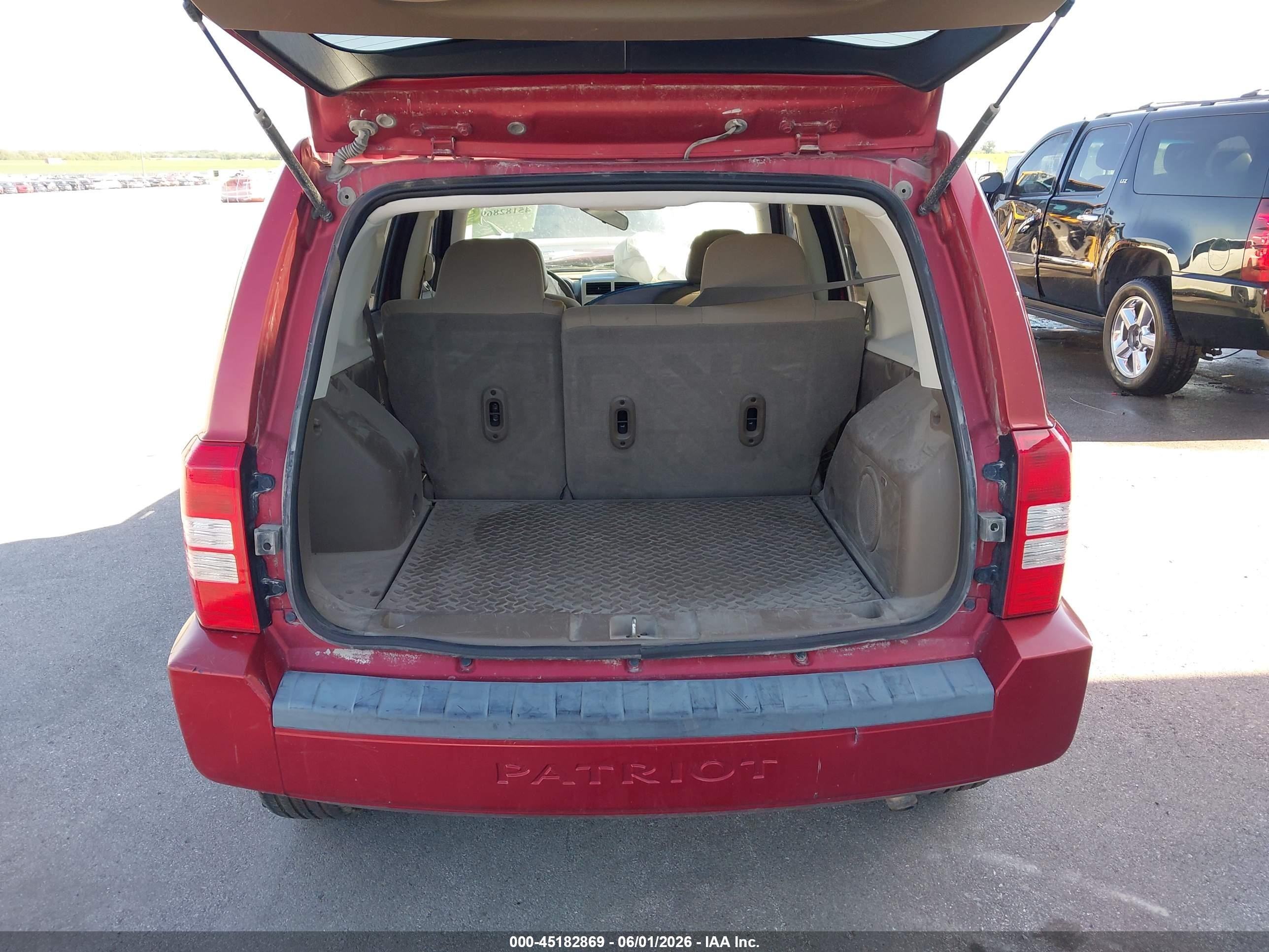 2008 Jeep Patriot Sport Red vin: 1J8FF28W38D515424