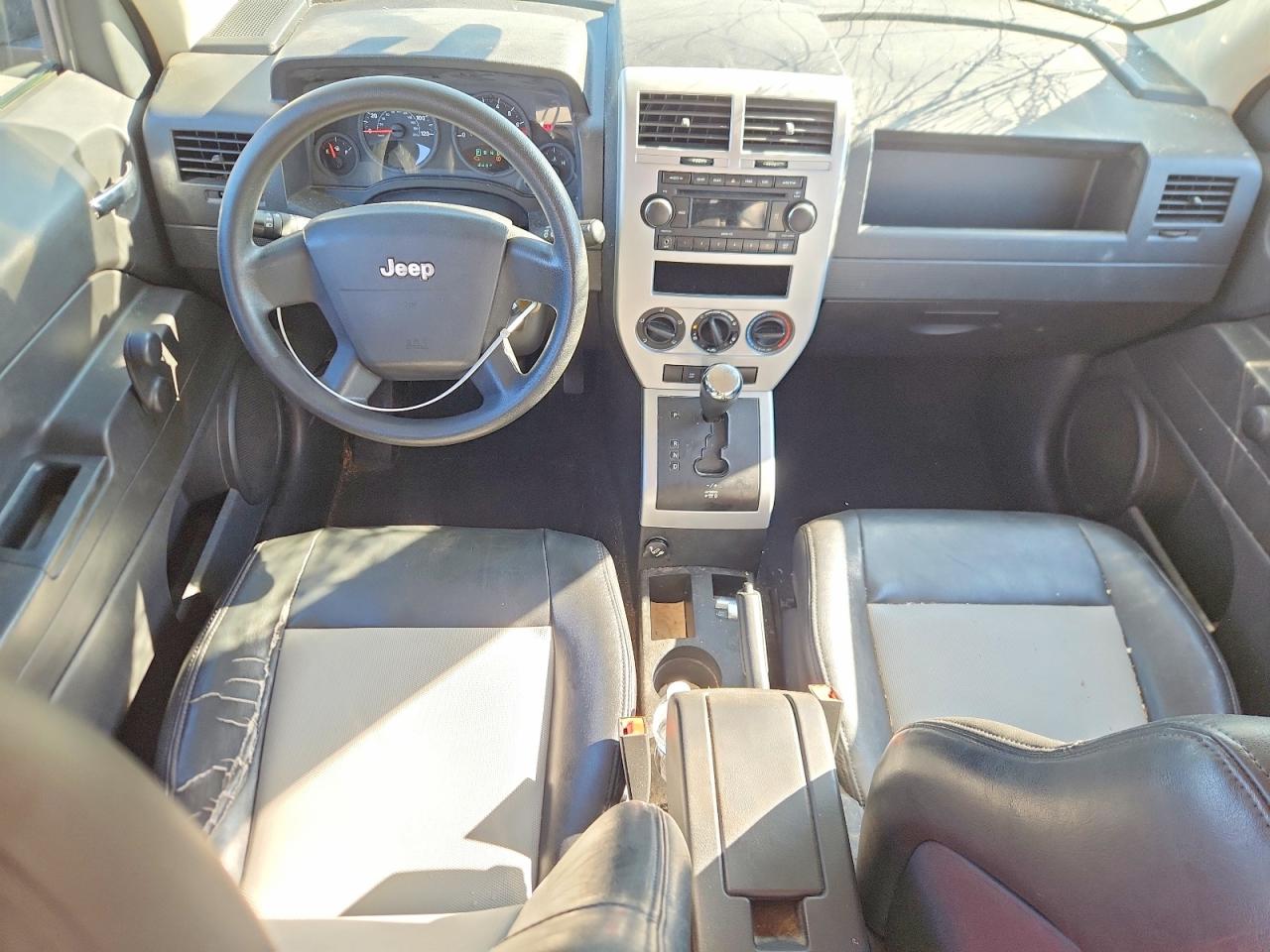 2008 Jeep Patriot Sport Tan vin: 1J8FF28W48D511429