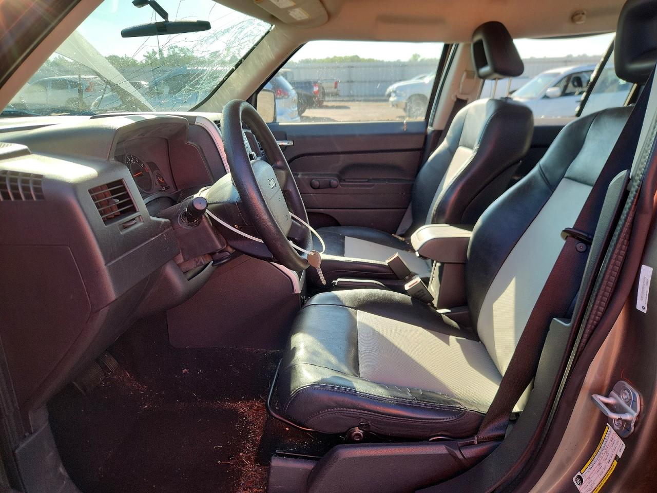 2008 Jeep Patriot Sport Tan vin: 1J8FF28W48D511429