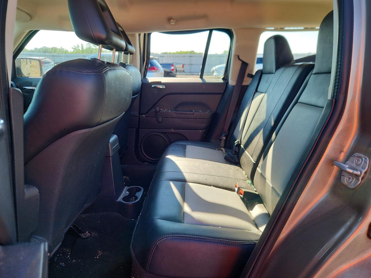 2008 Jeep Patriot Sport Tan vin: 1J8FF28W48D511429