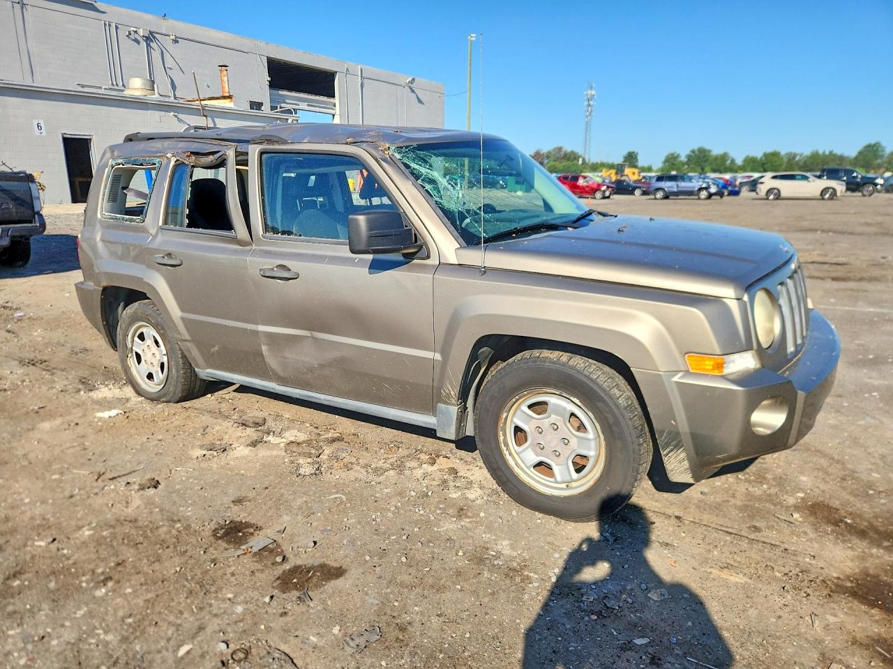 2008 Jeep Patriot Sport Tan vin: 1J8FF28W48D511429
