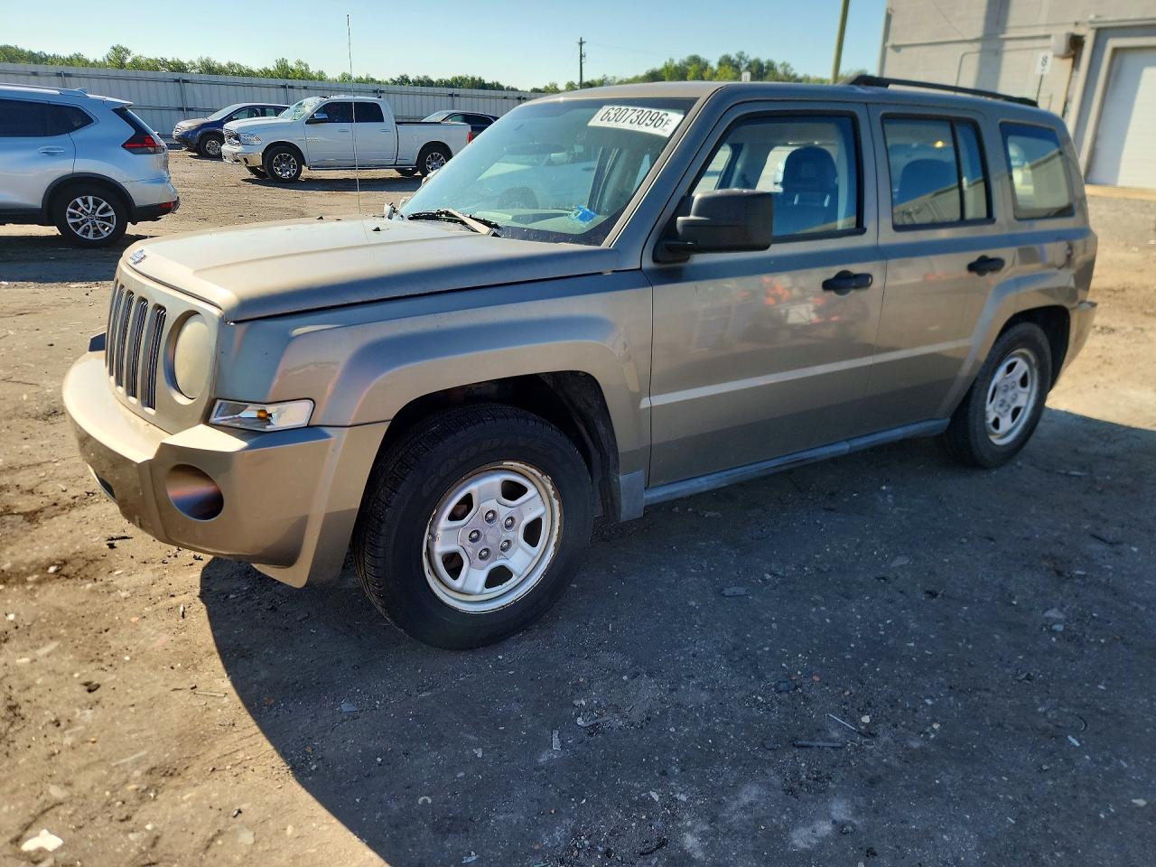 2008 Jeep Patriot Sport Tan vin: 1J8FF28W48D511429