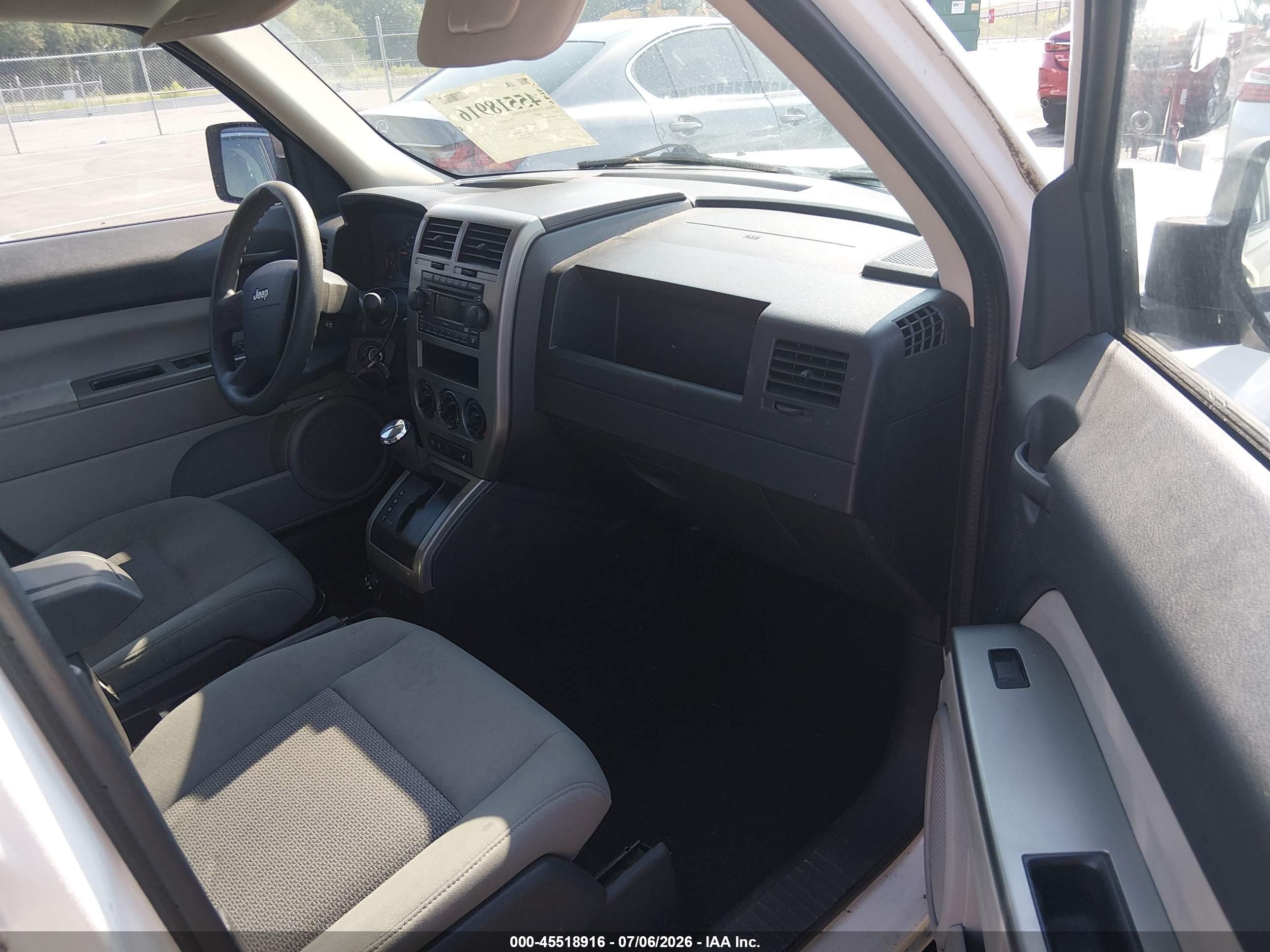 2007 Jeep Patriot Sport Белый vin: 1J8FF28W57D365704