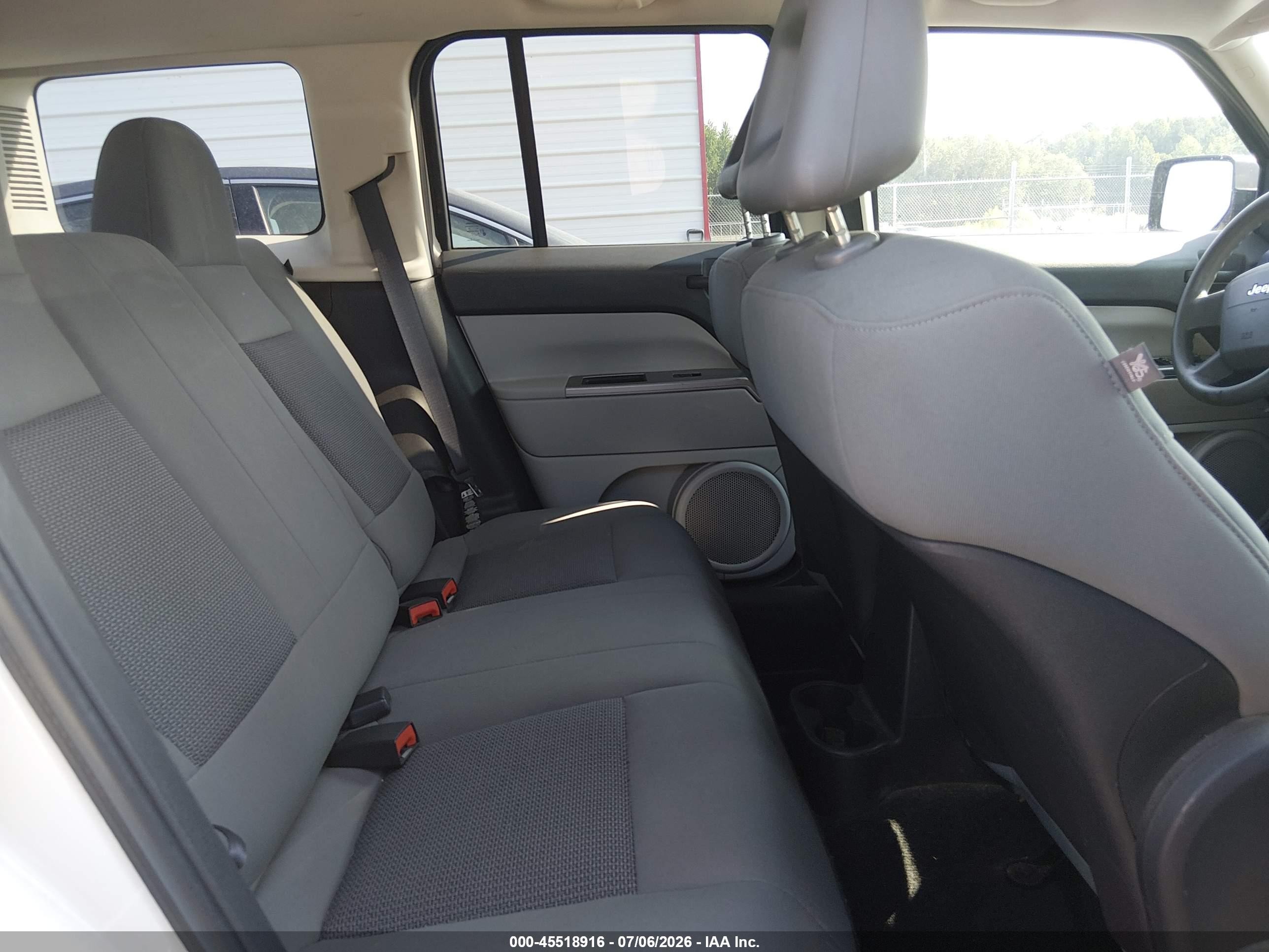 2007 Jeep Patriot Sport Белый vin: 1J8FF28W57D365704
