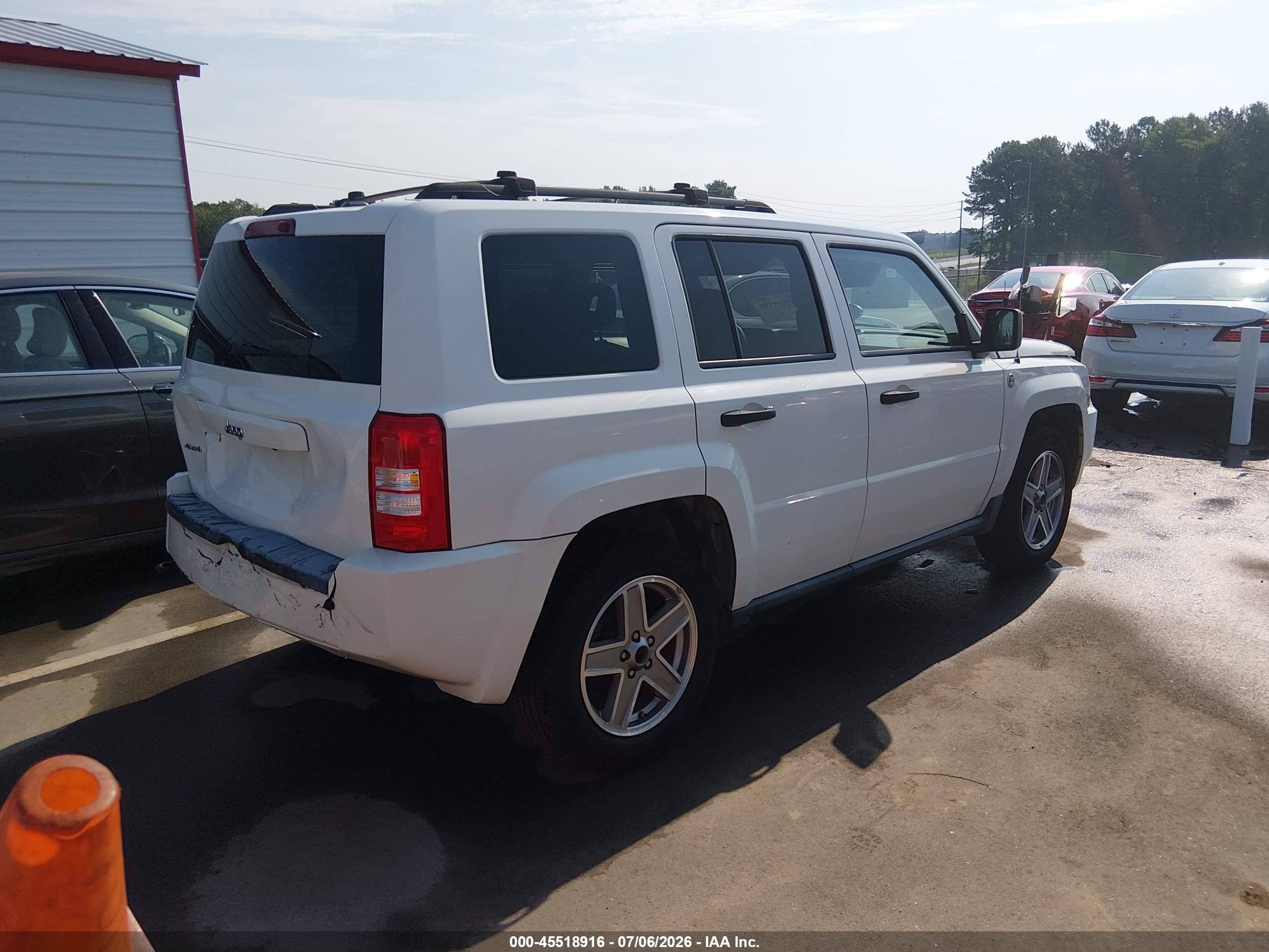 2007 Jeep Patriot Sport Белый vin: 1J8FF28W57D365704