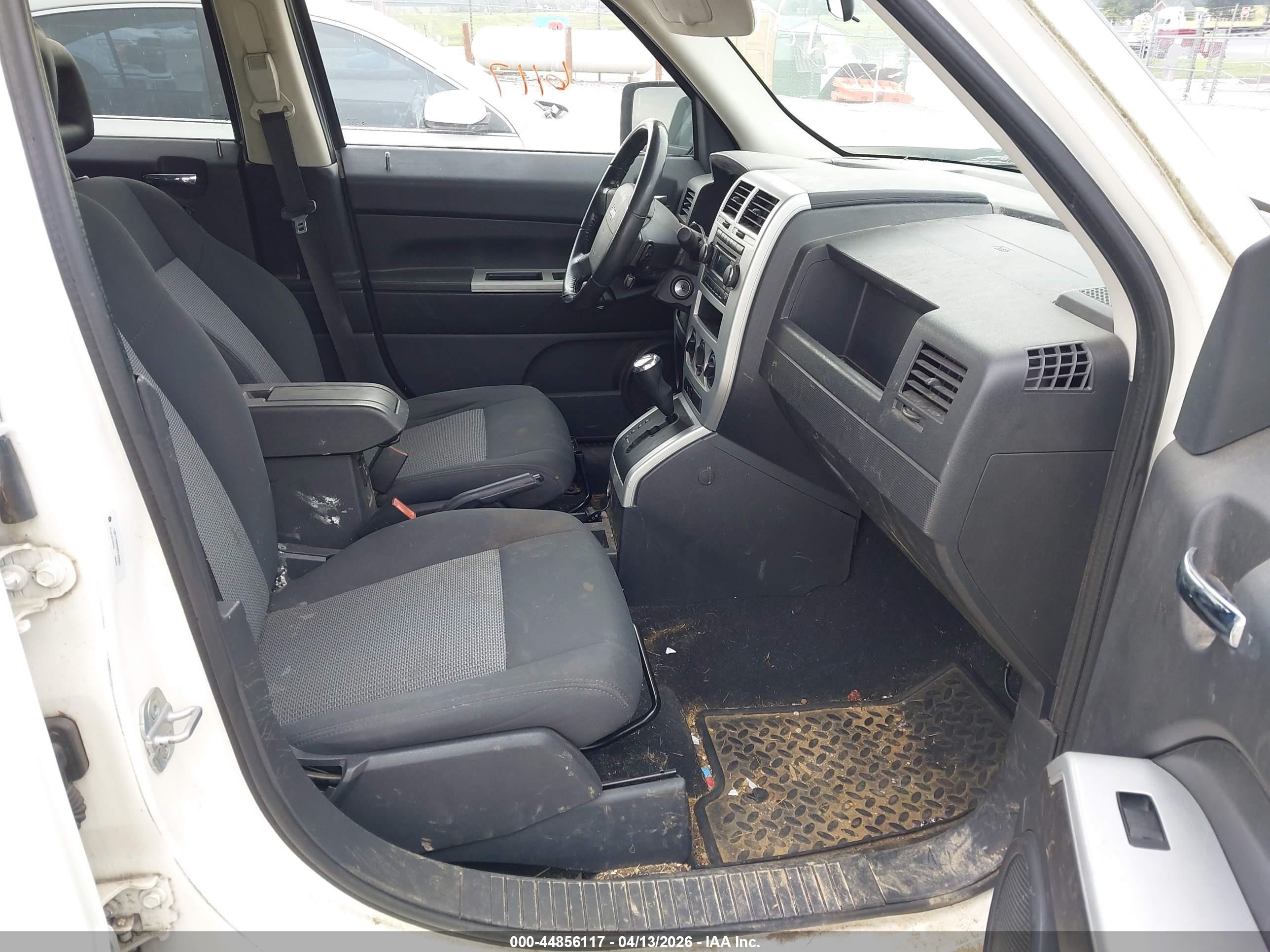 2008 Jeep Patriot Sport White vin: 1J8FF28W68D528488