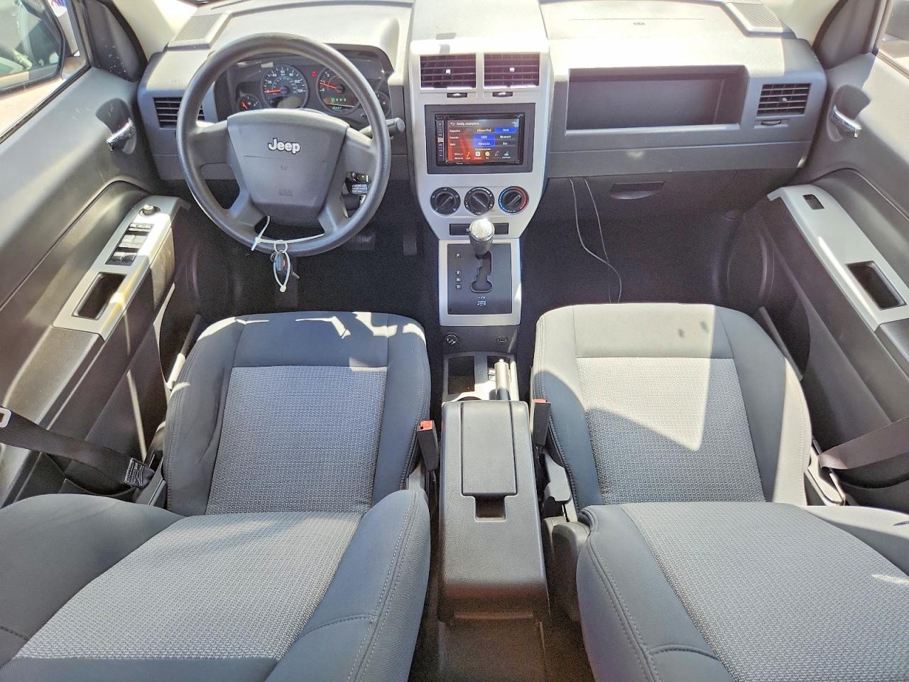 2008 Jeep Patriot Sport Silver vin: 1J8FF28W68D537286