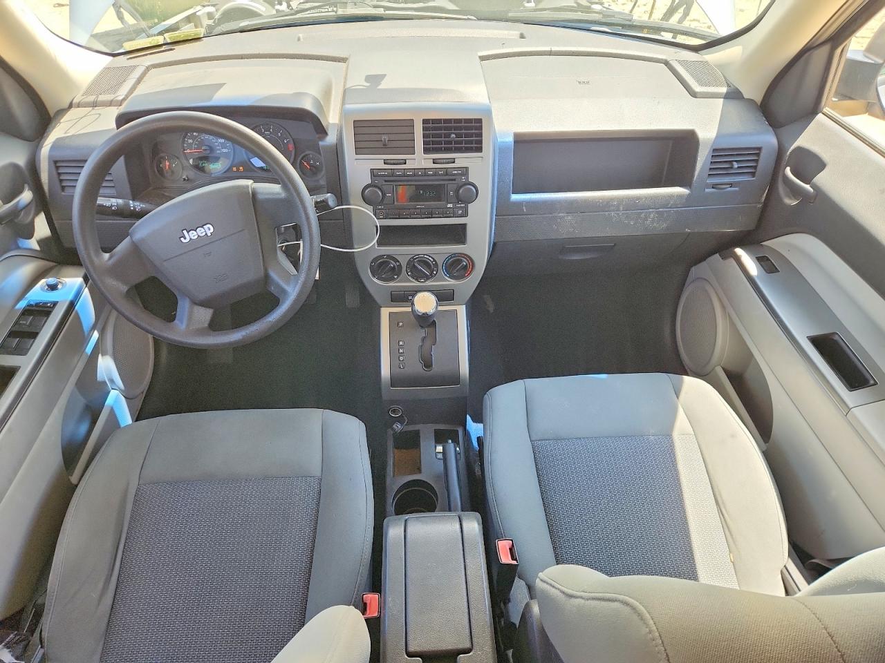 2007 Jeep Patriot Sport Серебряный vin: 1J8FF28W77D364974