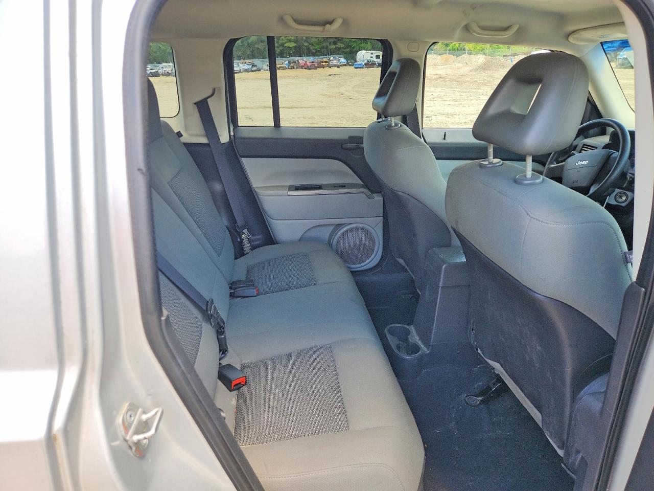 2007 Jeep Patriot Sport Серебряный vin: 1J8FF28W77D364974