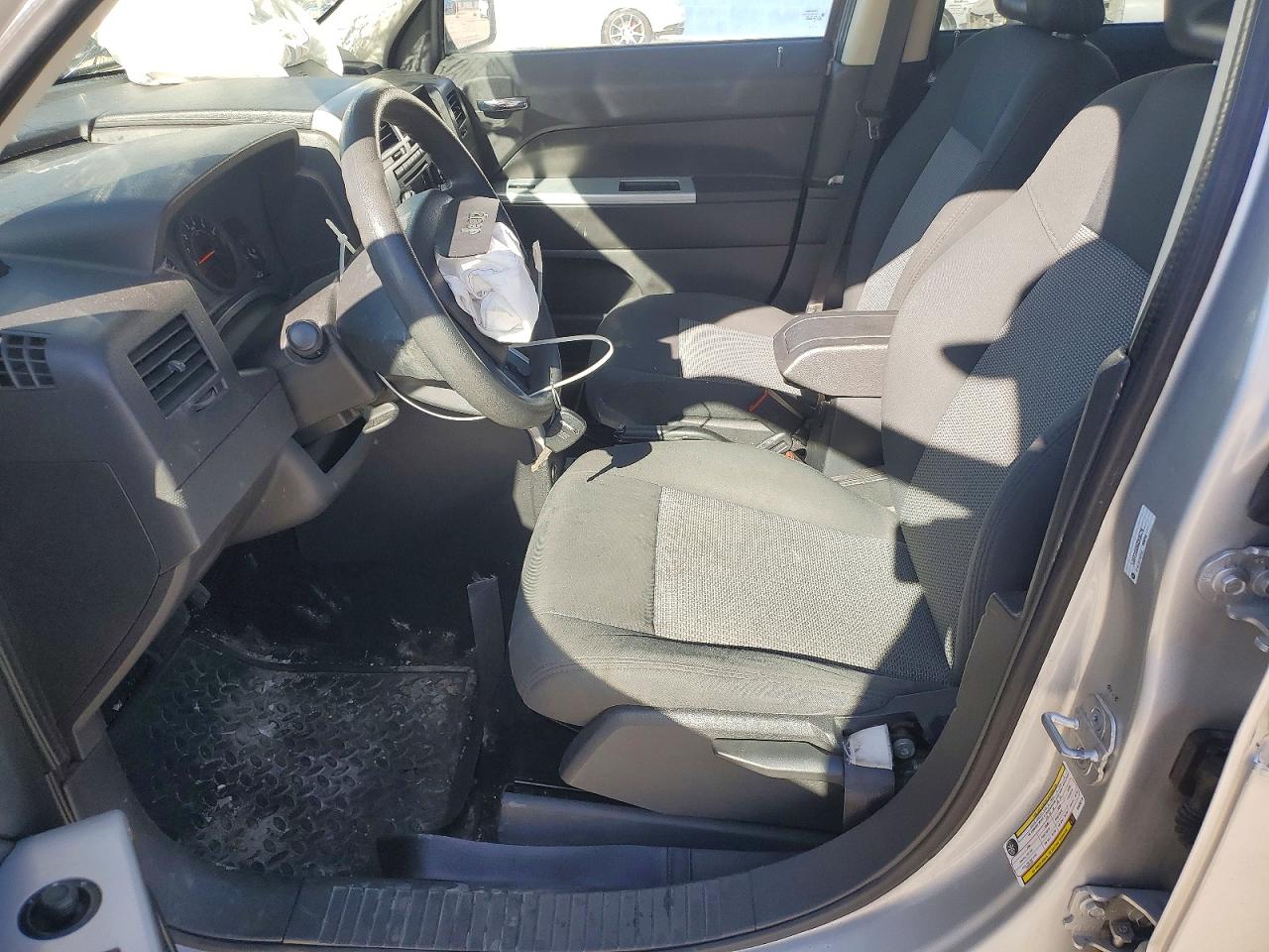 2008 Jeep Patriot Sport Silver vin: 1J8FF28W98D636779