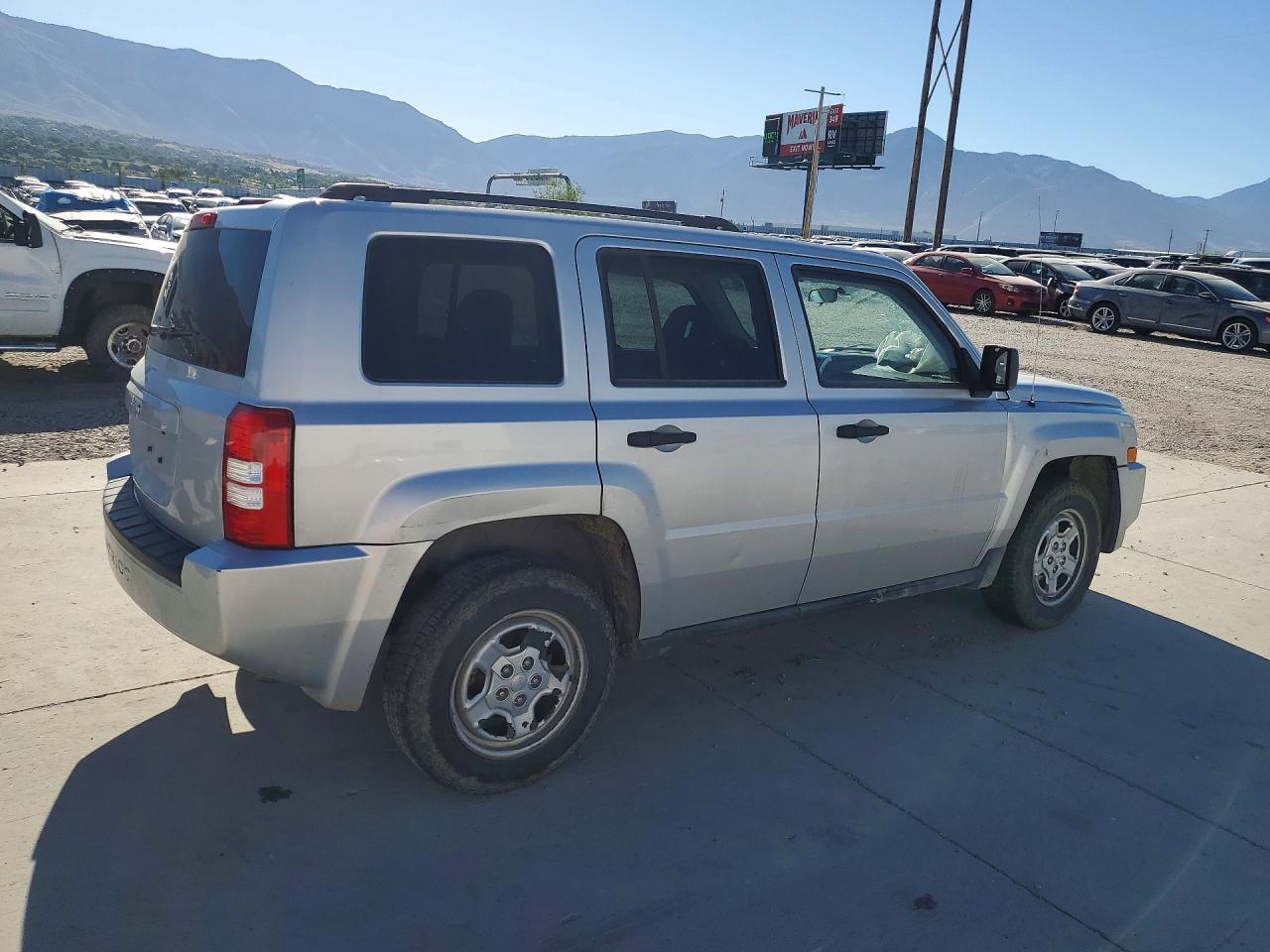 2008 Jeep Patriot Sport Silver vin: 1J8FF28W98D636779