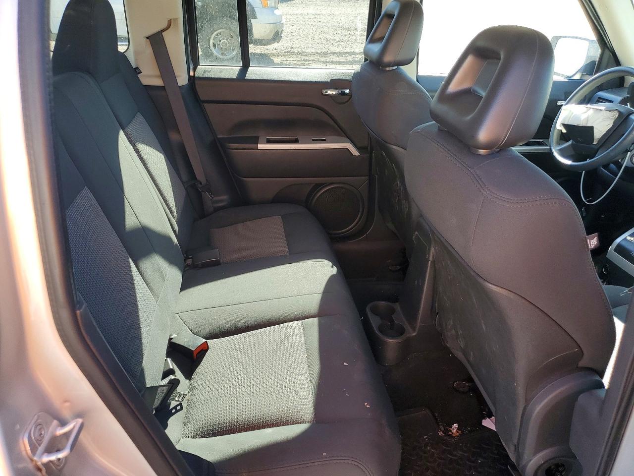 2008 Jeep Patriot Sport Silver vin: 1J8FF28W98D636779