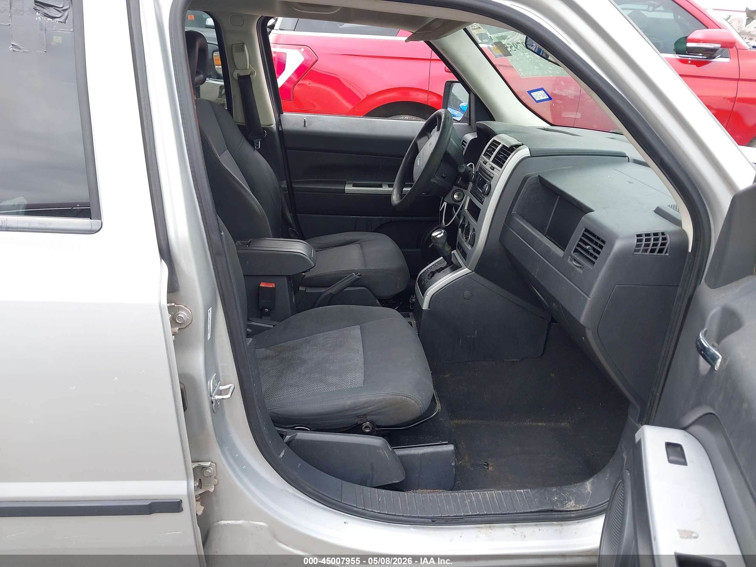 2008 Jeep Patriot Sport Silver vin: 1J8FF28WX8D605489