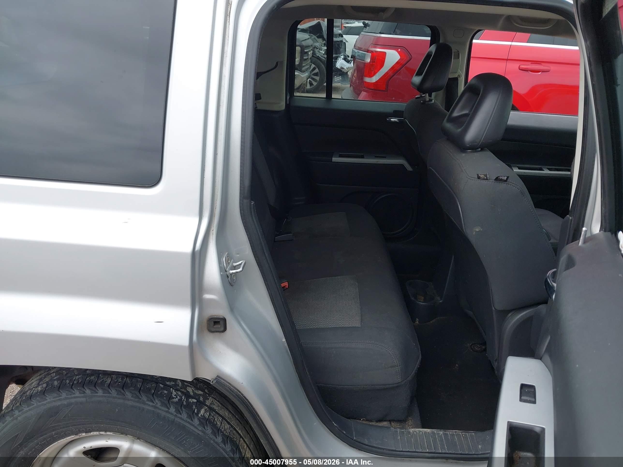 2008 Jeep Patriot Sport Silver vin: 1J8FF28WX8D605489
