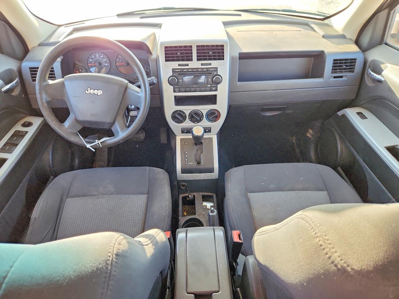 2008 Jeep Patriot Sport Red vin: 1J8FF28WX8D752668