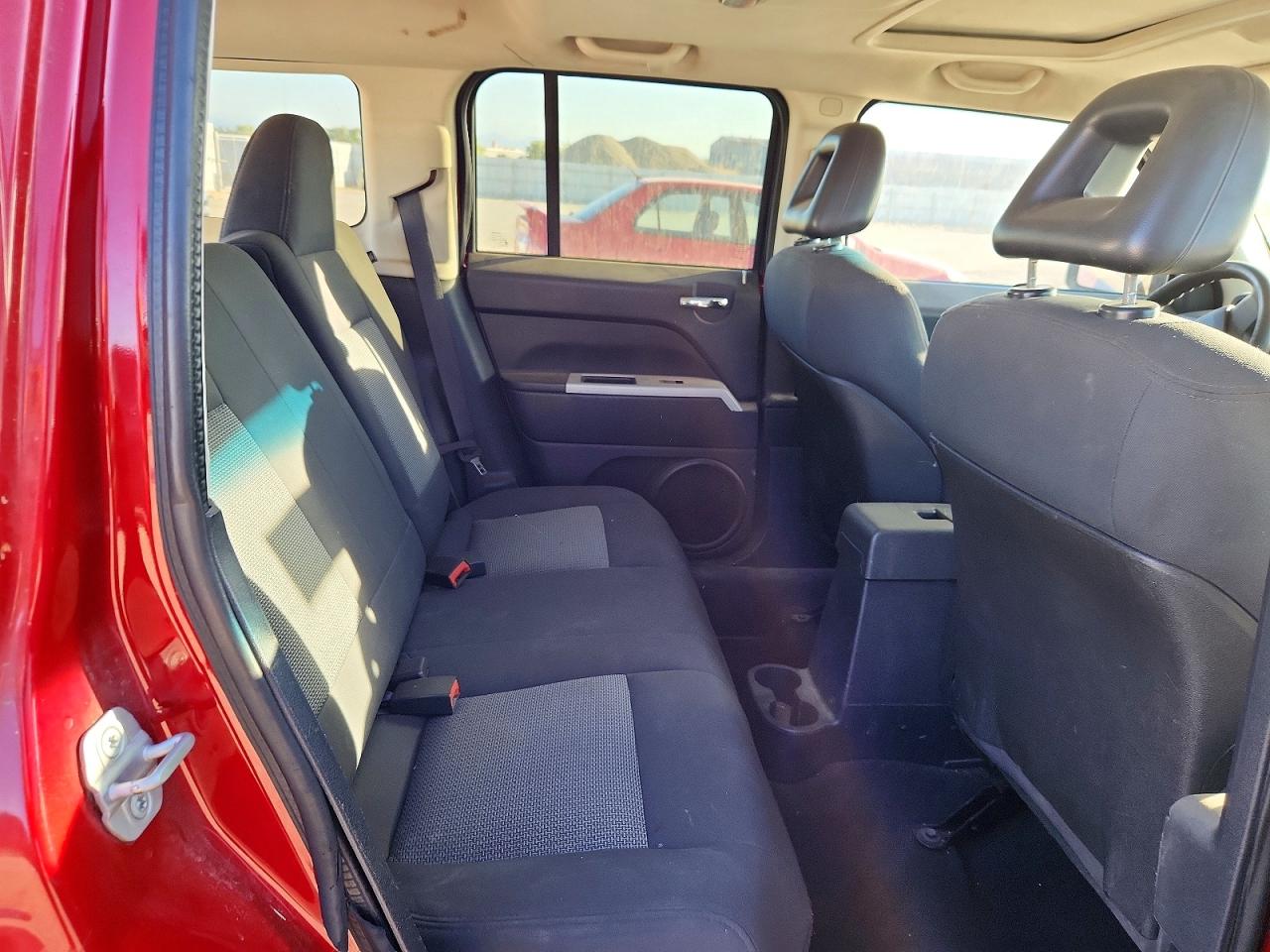 2008 Jeep Patriot Sport Red vin: 1J8FF28WX8D752668