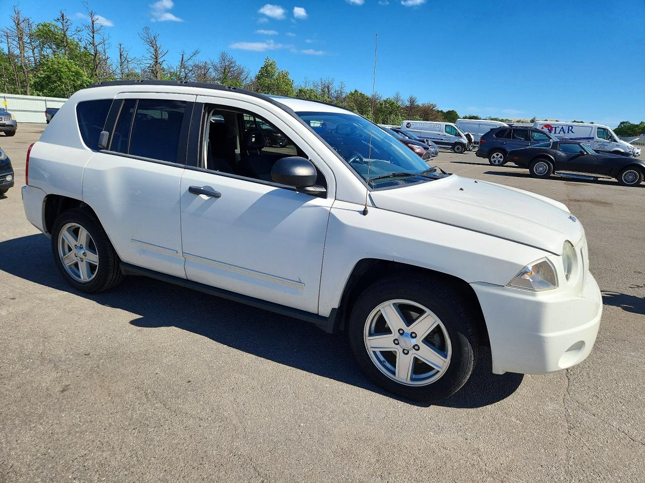 2009 Jeep Compass Limited 4d S White vin: 1J8FF47B49D193162