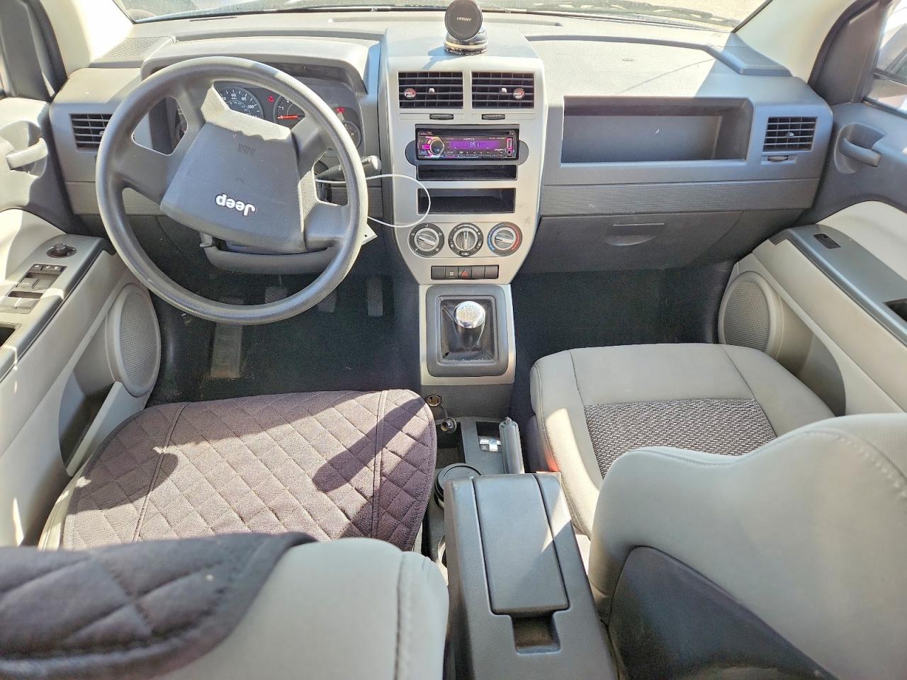 2007 Jeep Compass Silver vin: 1J8FF47W07D204061