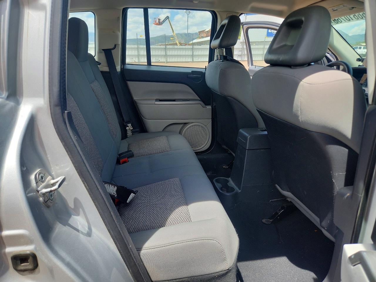 2007 Jeep Compass Silver vin: 1J8FF47W07D204061