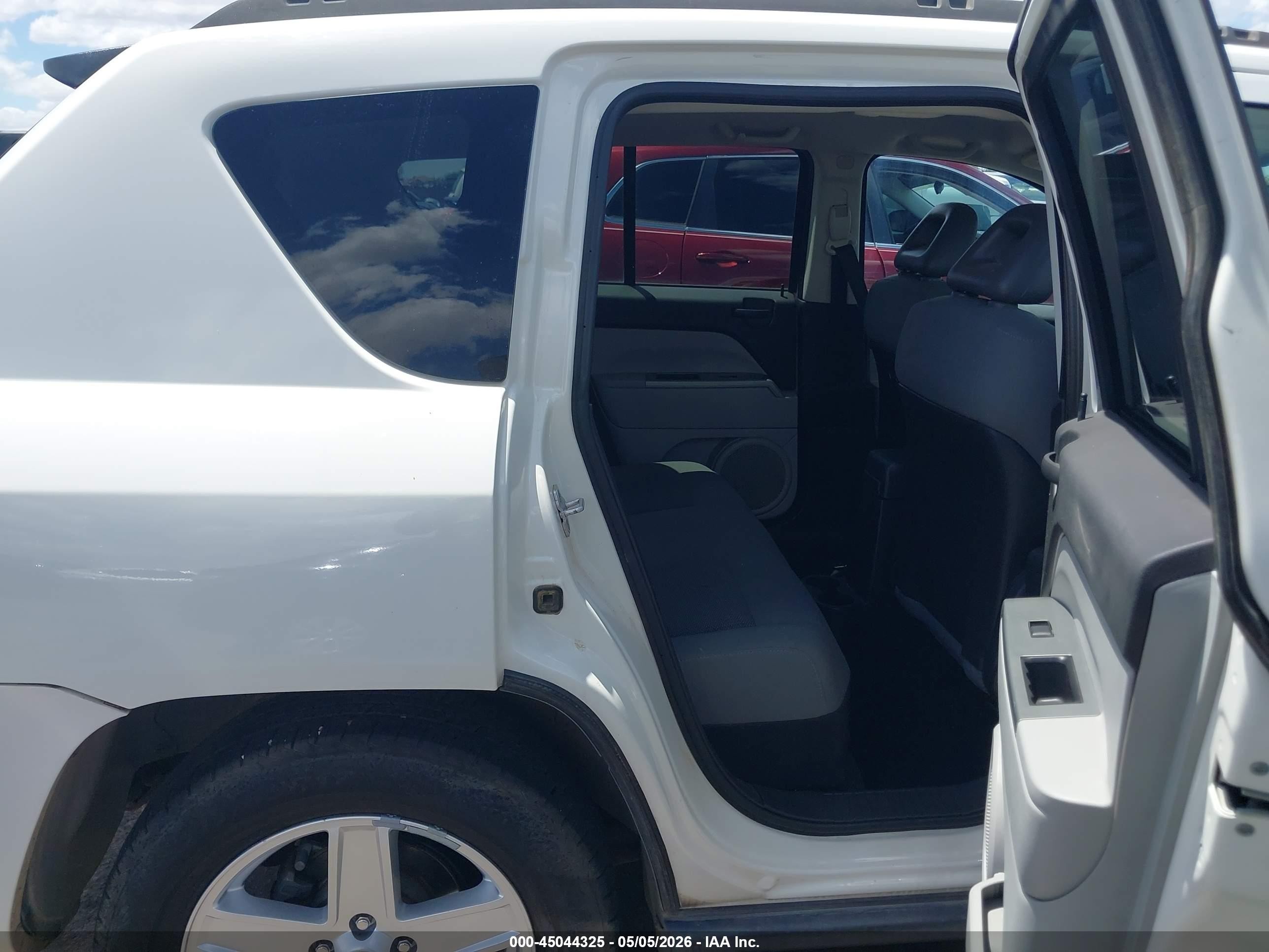 2007 Jeep Compass Sport White vin: 1J8FF47W27D155901