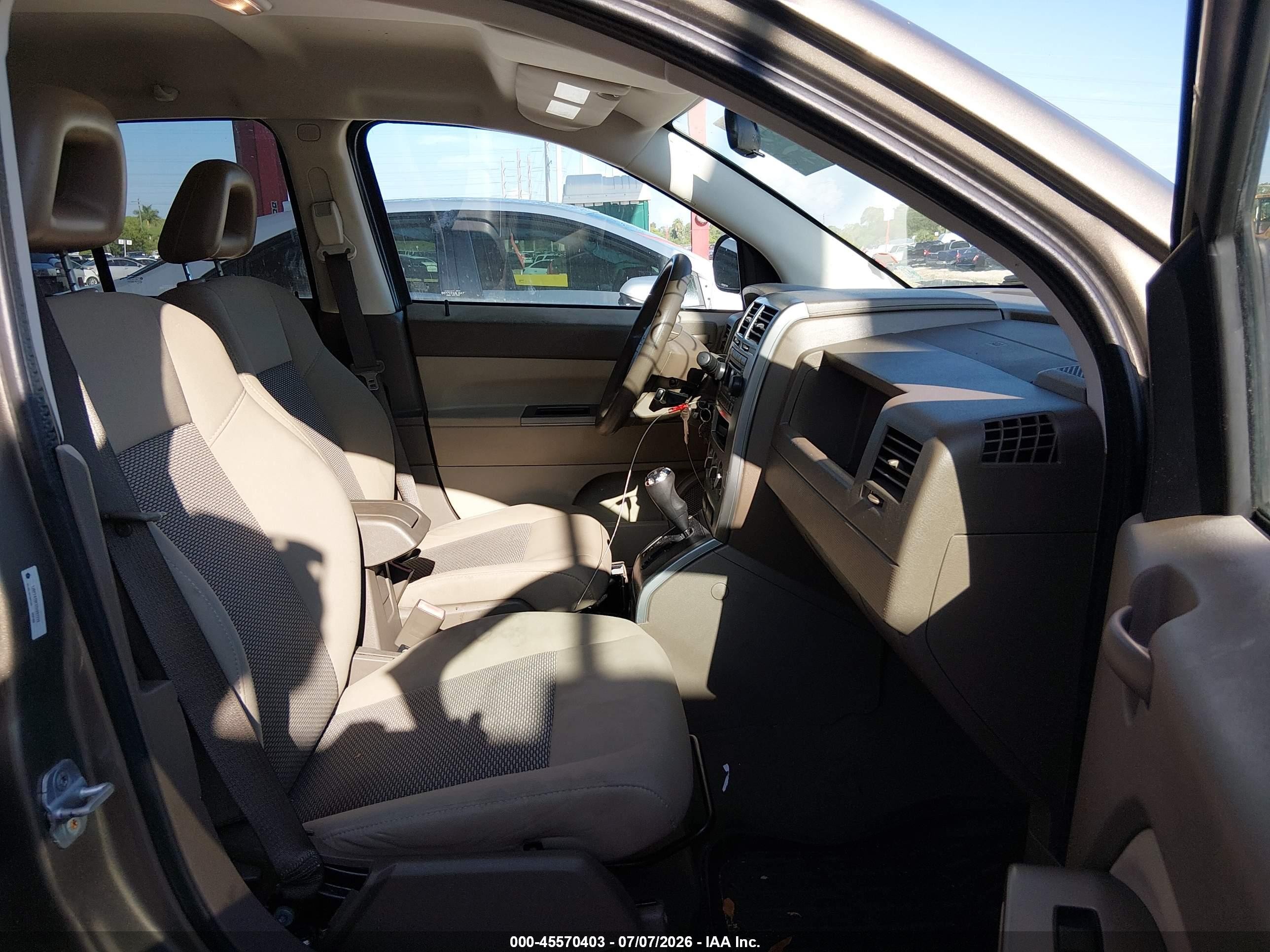 2007 Jeep Compass Sport Champagne vin: 1J8FF47W37D207228