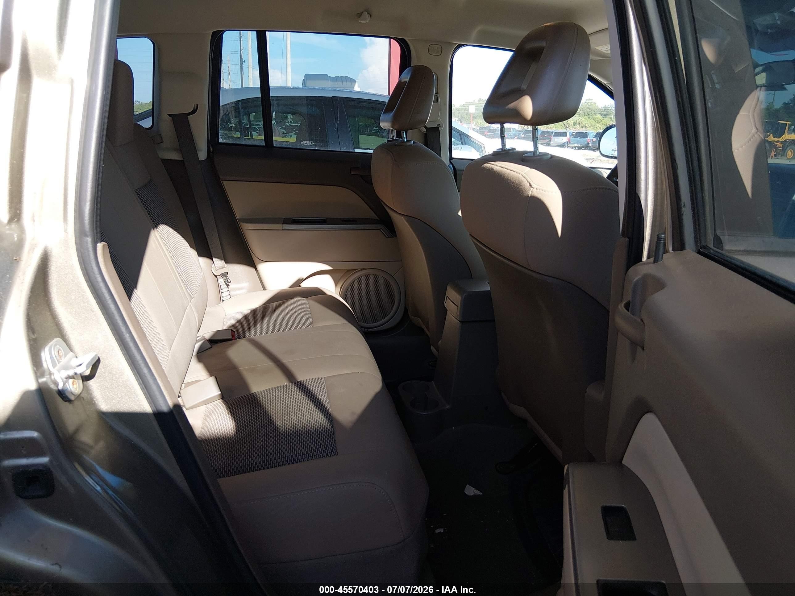 2007 Jeep Compass Sport Champagne vin: 1J8FF47W37D207228