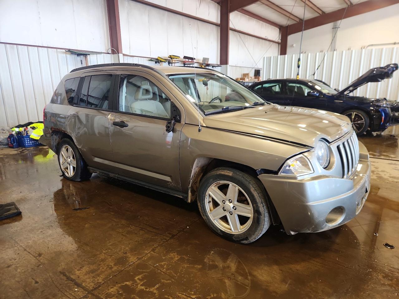 2007 Jeep Compass Золотой vin: 1J8FF47W47D391451