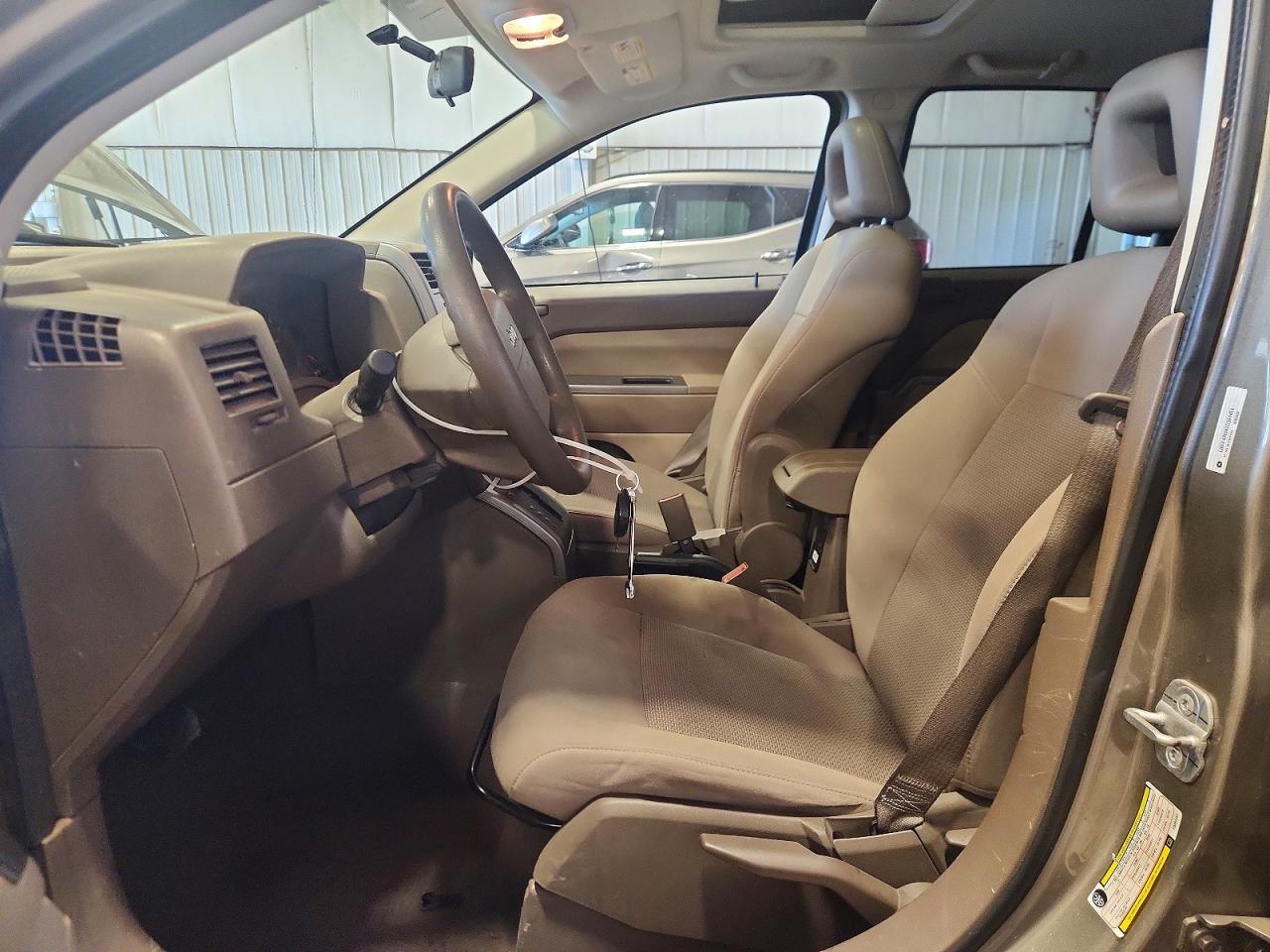 2007 Jeep Compass Золотой vin: 1J8FF47W47D391451