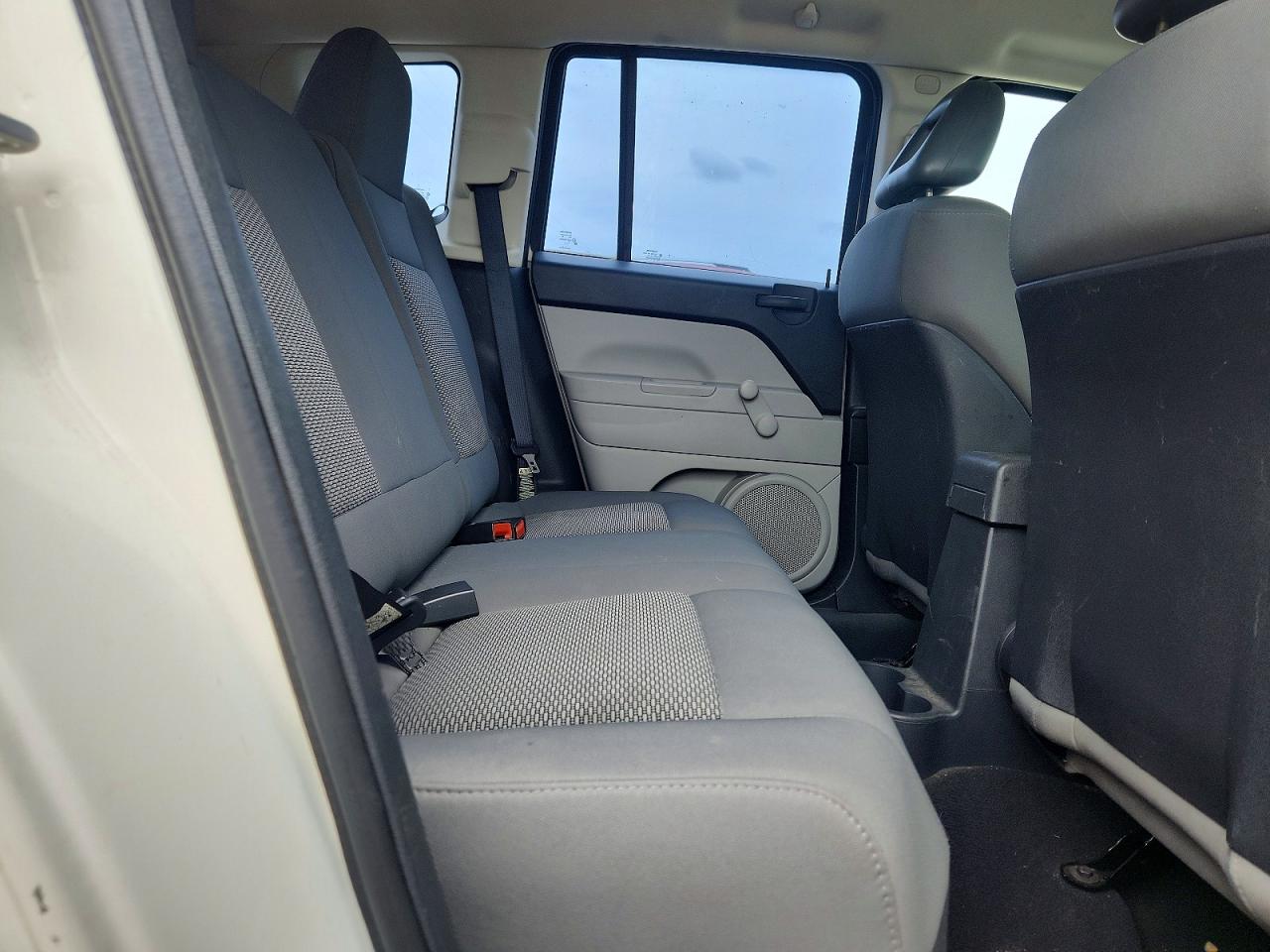2007 Jeep Compass White vin: 1J8FF47W57D205271