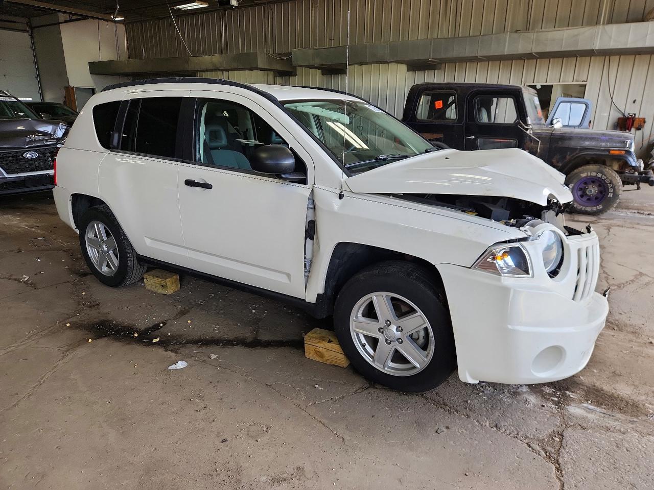 2007 Jeep Compass Белый vin: 1J8FF47W67D197553