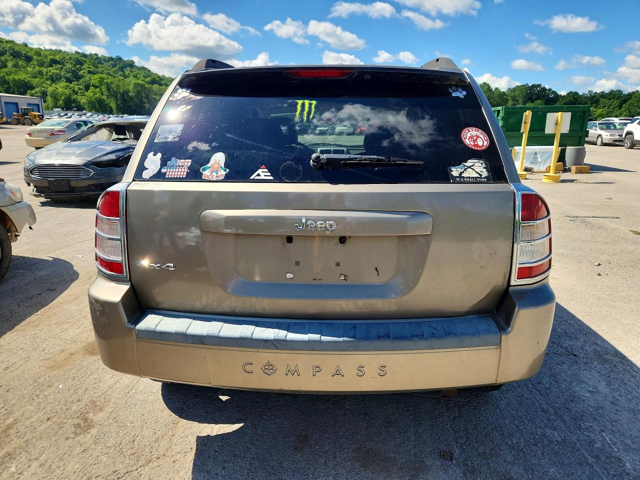 2008 Jeep Compass Sport Gold vin: 1J8FF47W68D713640