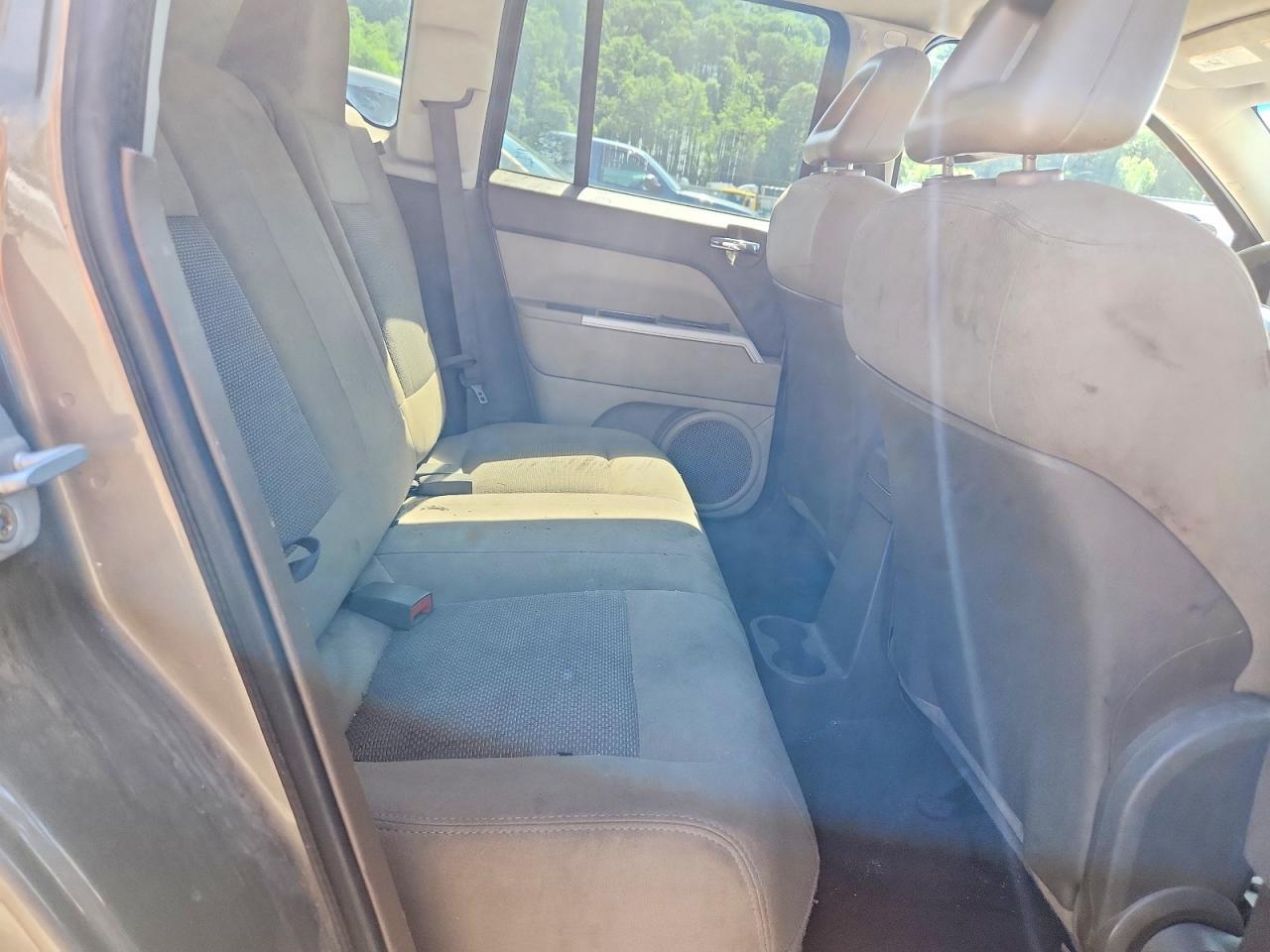 2008 Jeep Compass Sport Gold vin: 1J8FF47W68D713640