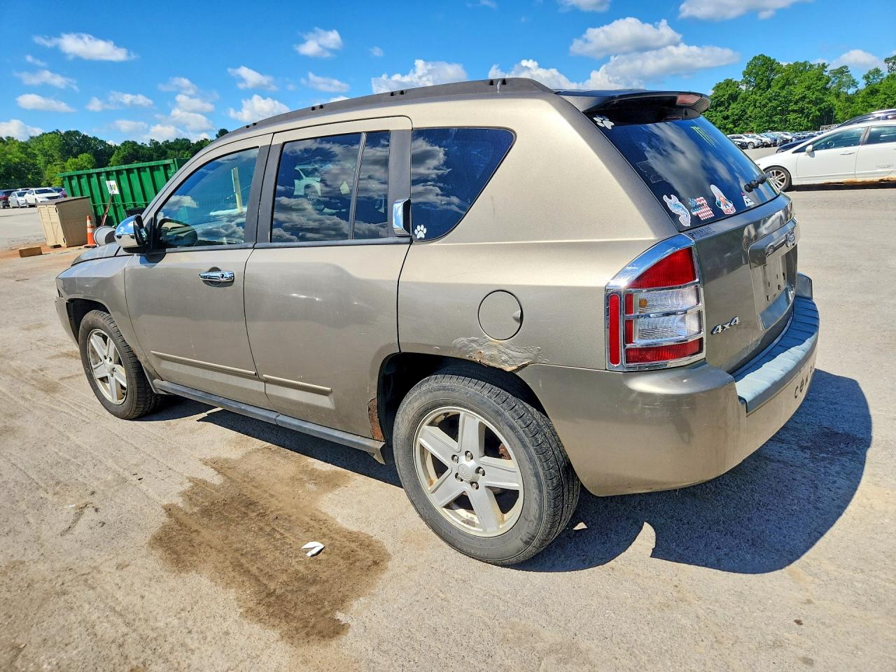 2008 Jeep Compass Sport Gold vin: 1J8FF47W68D713640