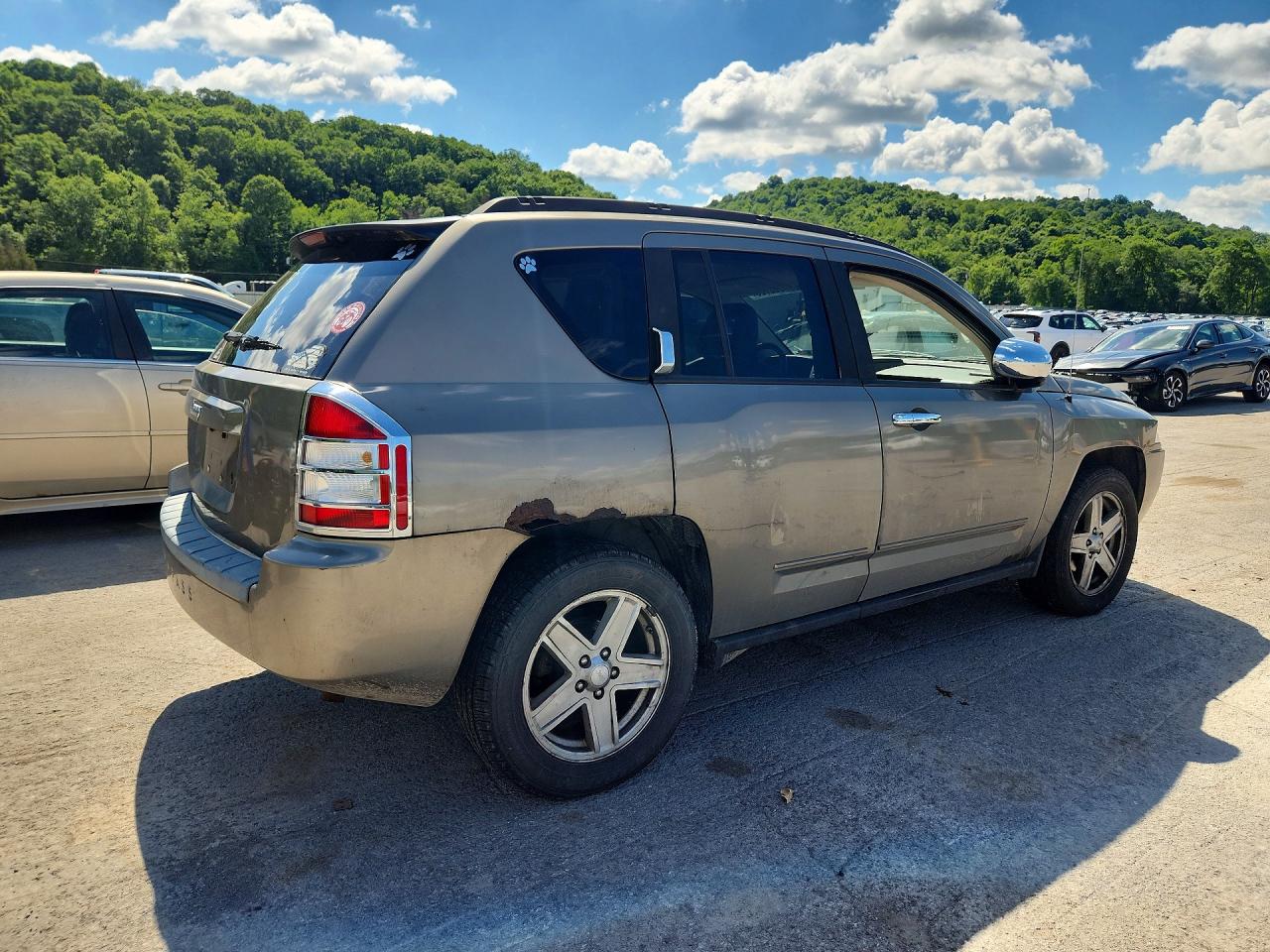 2008 Jeep Compass Sport Gold vin: 1J8FF47W68D713640