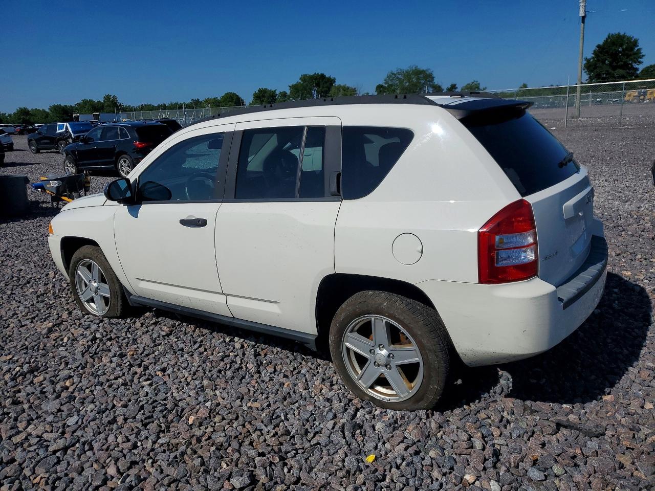 2007 Jeep Compass White vin: 1J8FF47W87D204003