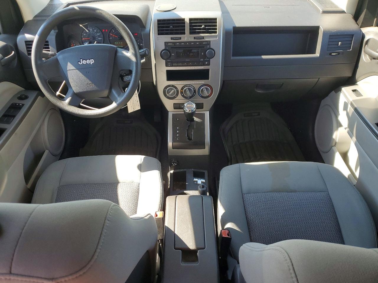 2007 Jeep Compass White vin: 1J8FF47W87D204003