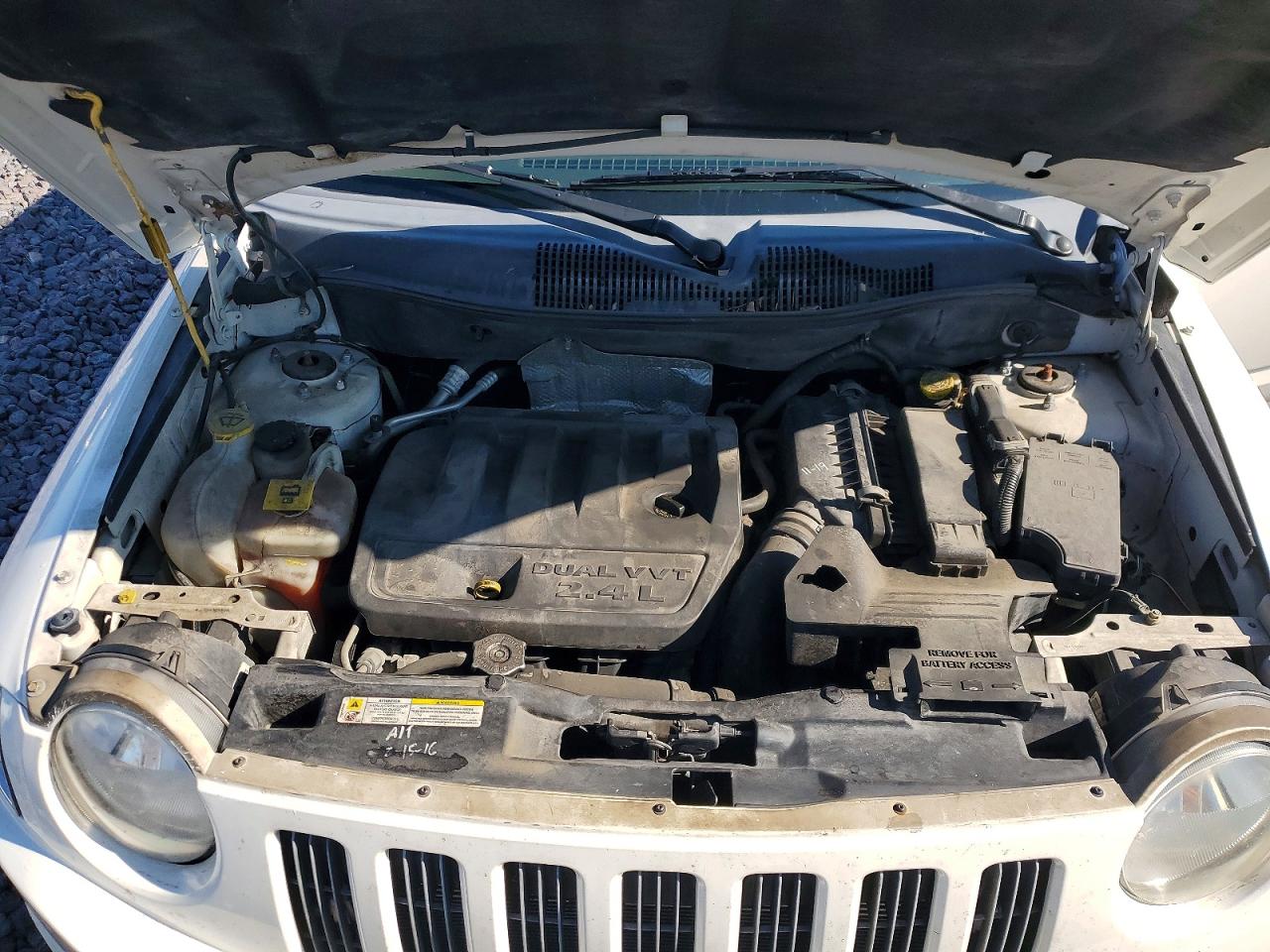 2007 Jeep Compass White vin: 1J8FF47W87D204003