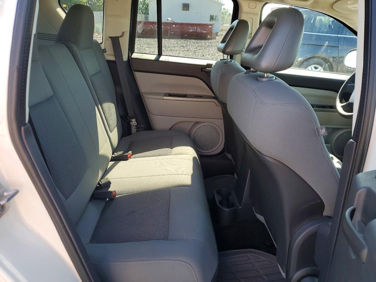 2007 Jeep Compass White vin: 1J8FF47W87D204003
