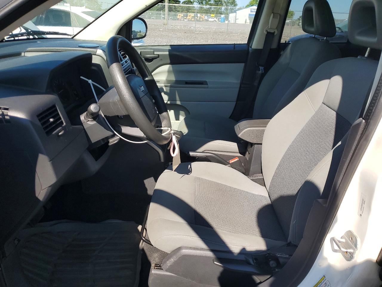 2007 Jeep Compass White vin: 1J8FF47W87D204003
