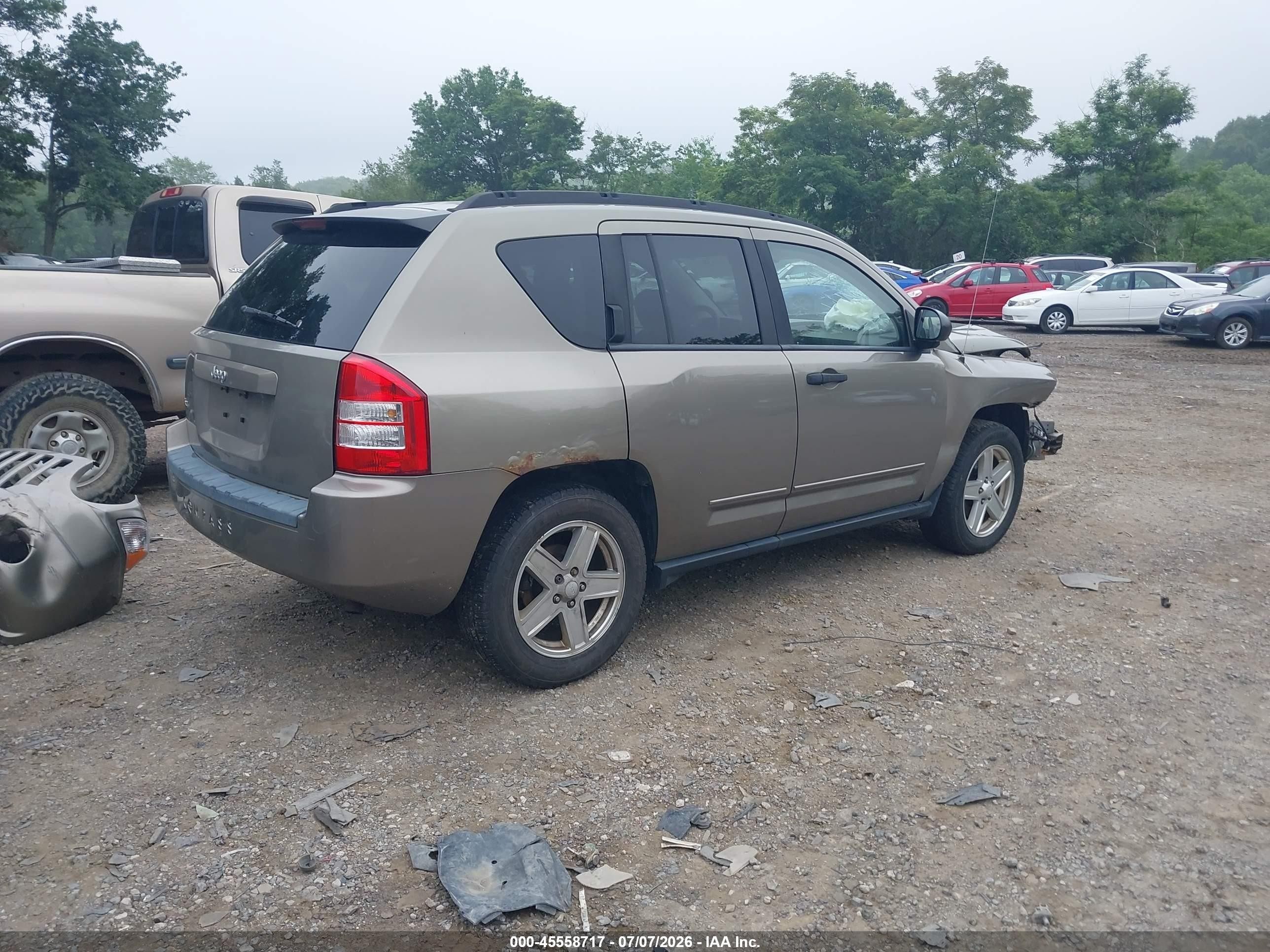 2008 Jeep Compass Sport Beige vin: 1J8FF47W88D584686