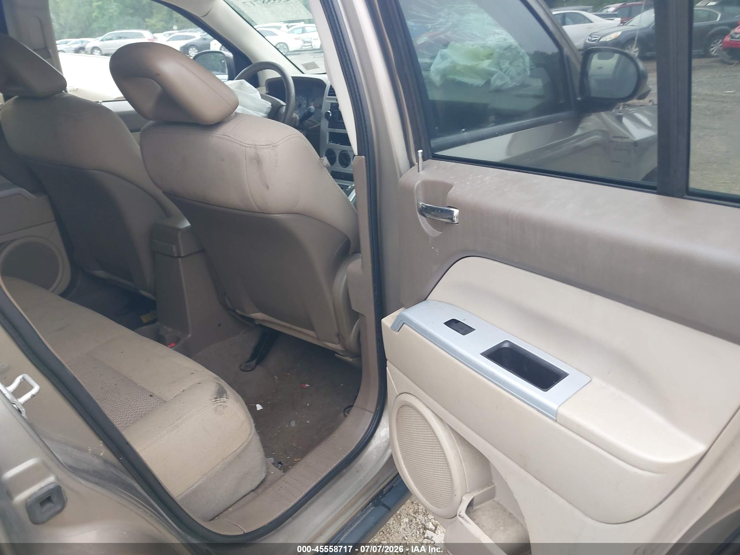 2008 Jeep Compass Sport Beige vin: 1J8FF47W88D584686