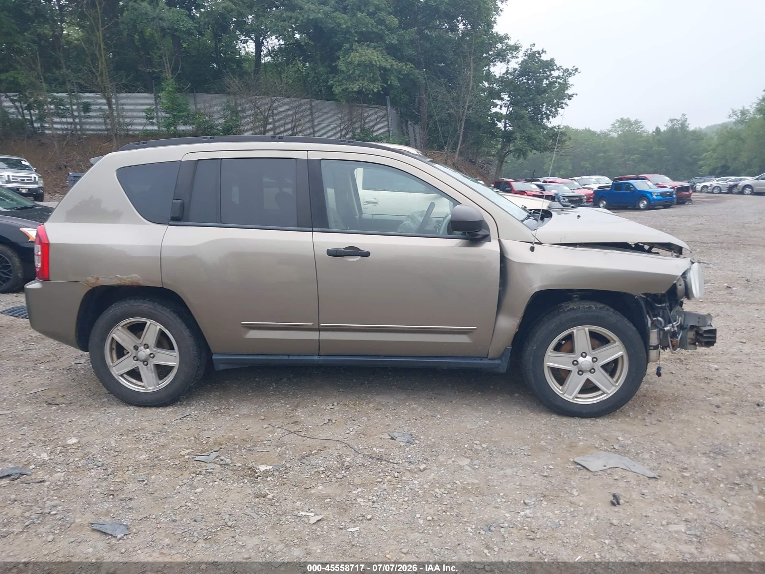 2008 Jeep Compass Sport Beige vin: 1J8FF47W88D584686