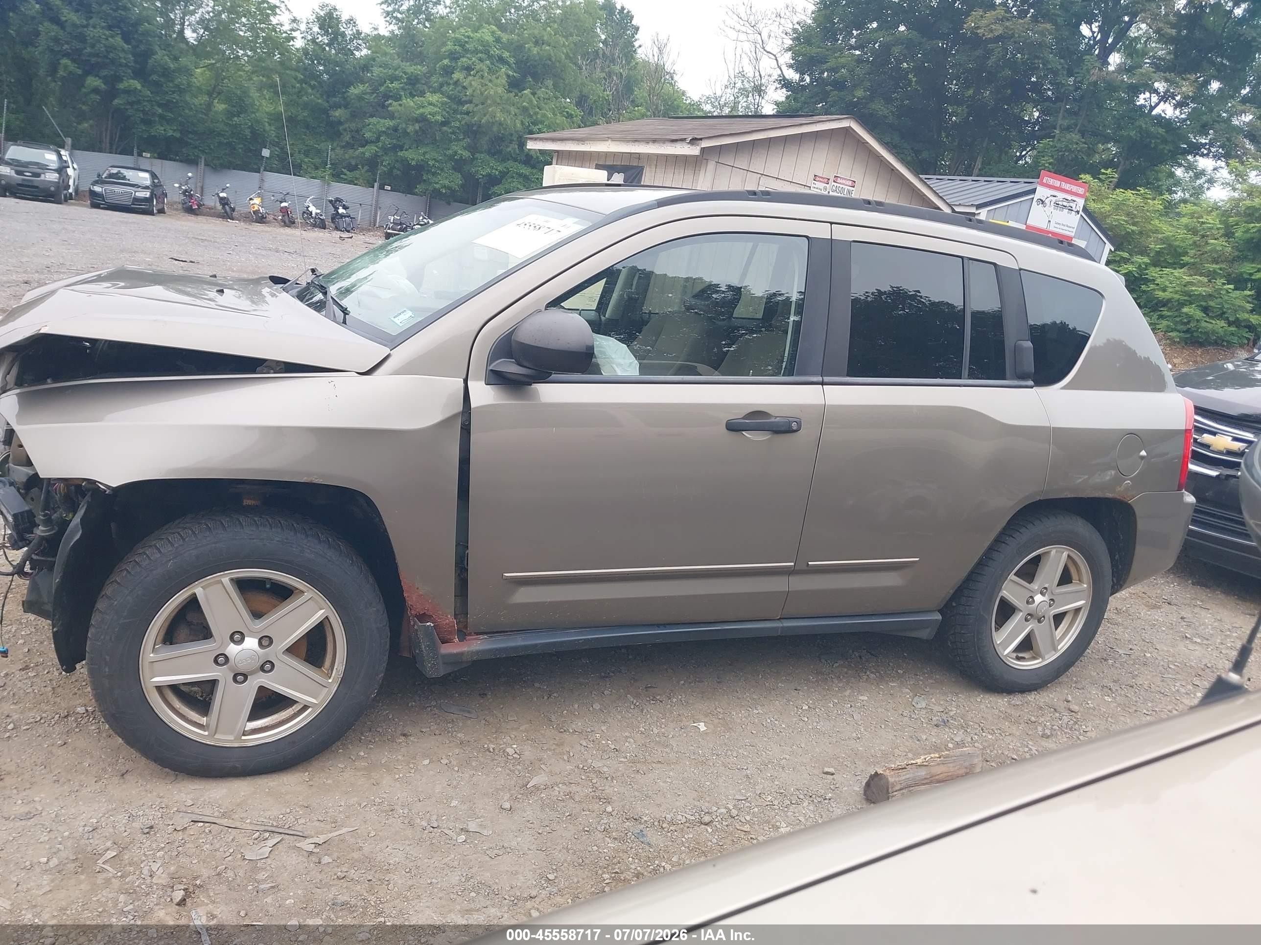 2008 Jeep Compass Sport Beige vin: 1J8FF47W88D584686